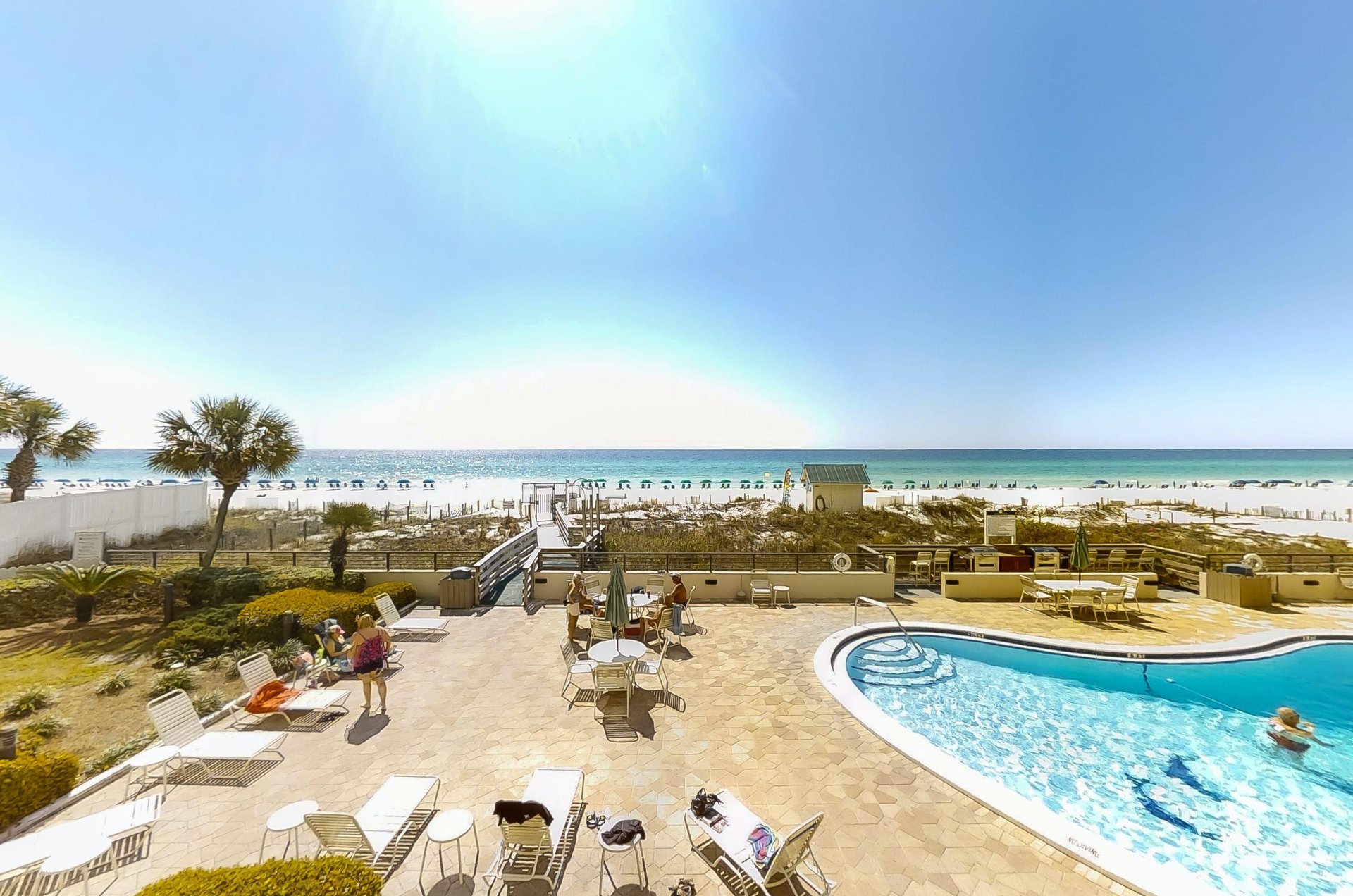 Emerald Towers has a dedicated boardwalk leading directly to the beach, and a sparkling swimming pool.