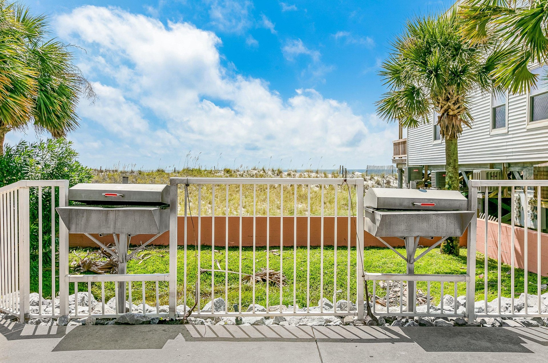 472596 Seacrest Condominiums  1045 0 202310 515