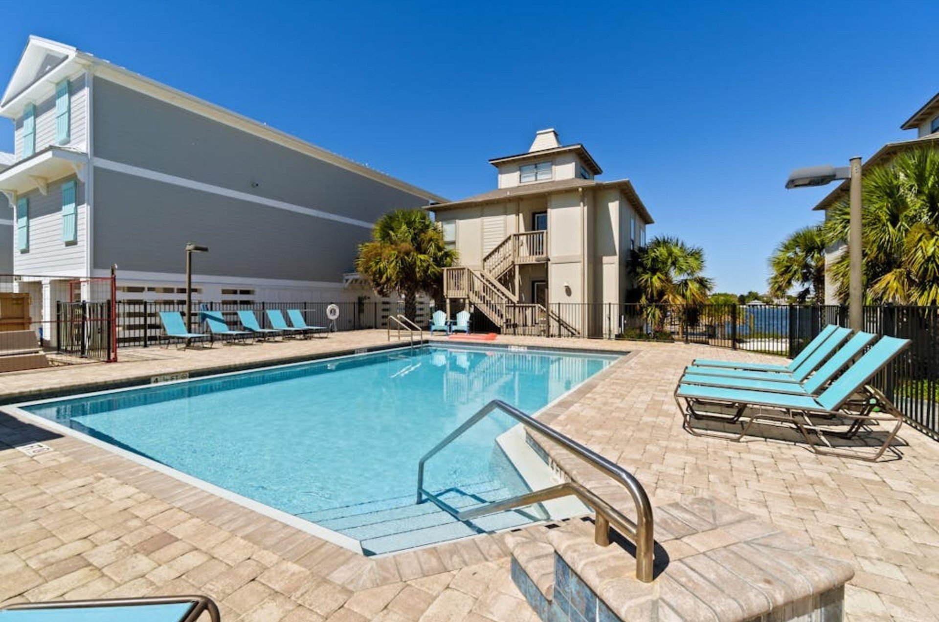 Take a break from the salt water with the outdoor swimming pool