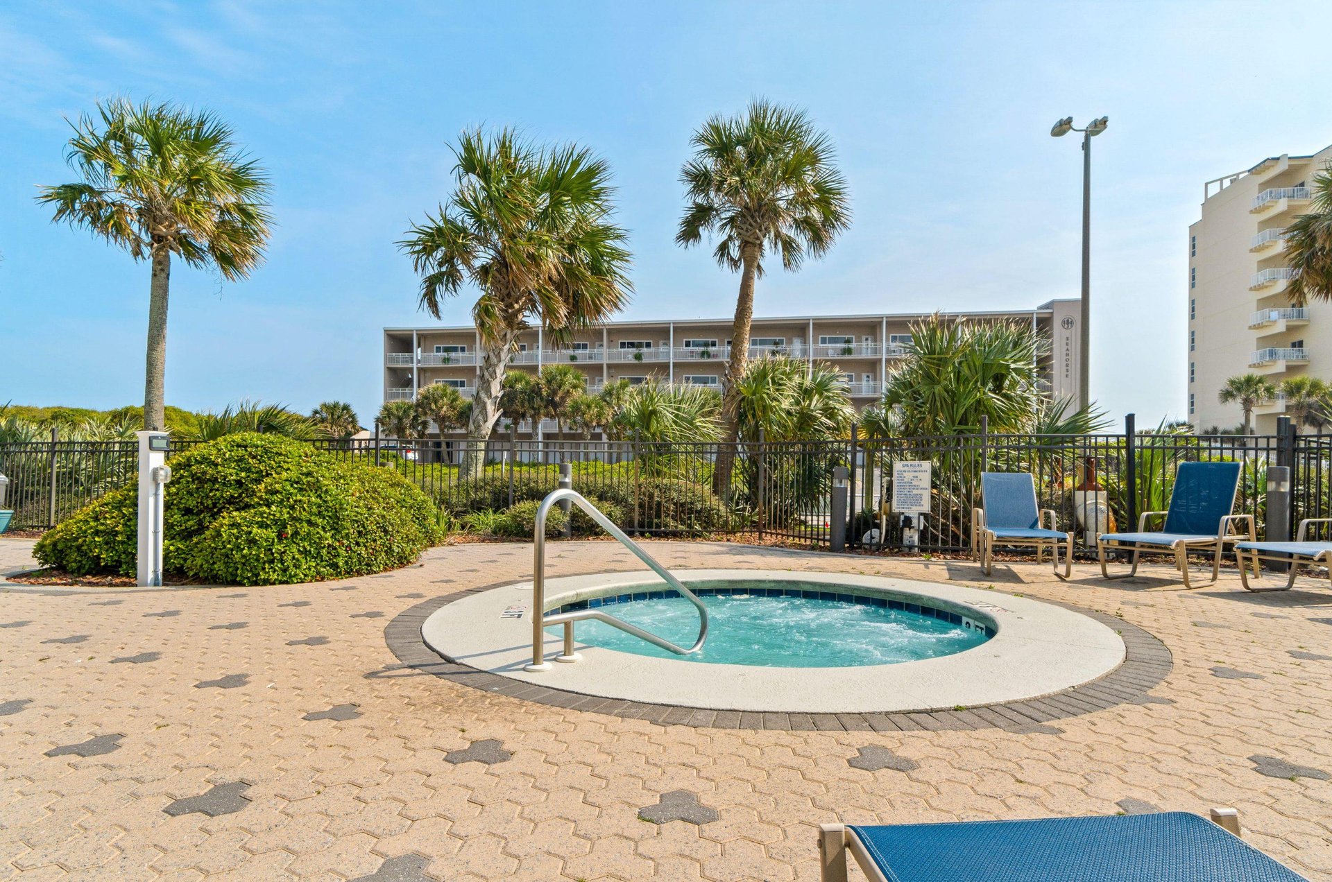 Emerald Dolphin amenities include an outdoor hot tub
