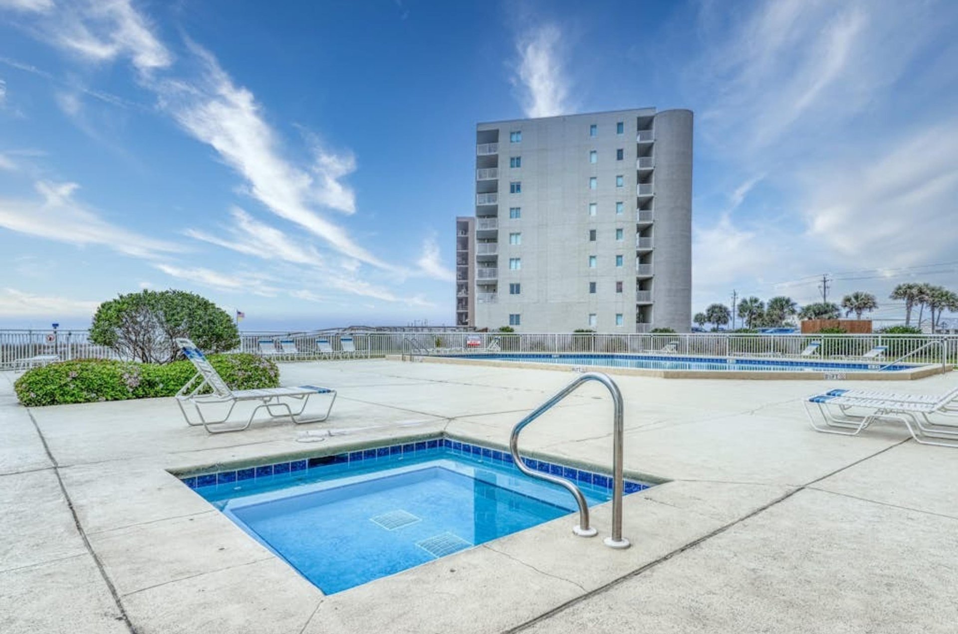 The outdoor hot tub at Perdido Sun in Perdido Key Florida