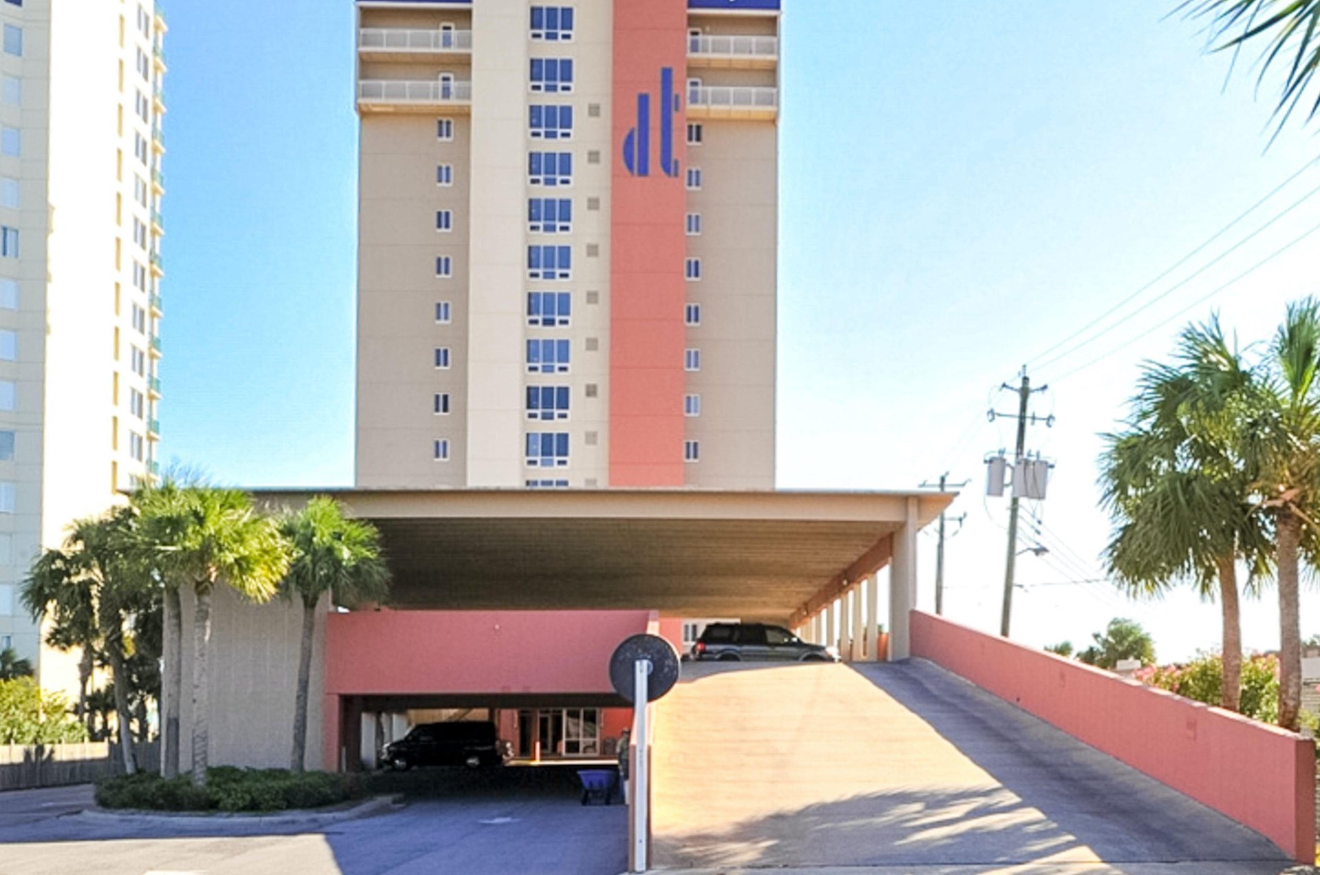 Destin Towers 15story complex offers guests covered parking.