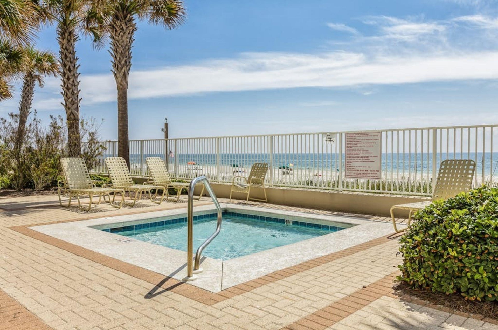 The outdoor hot tub next to the beach at Pelican Pointe in Orange Beach Alabama