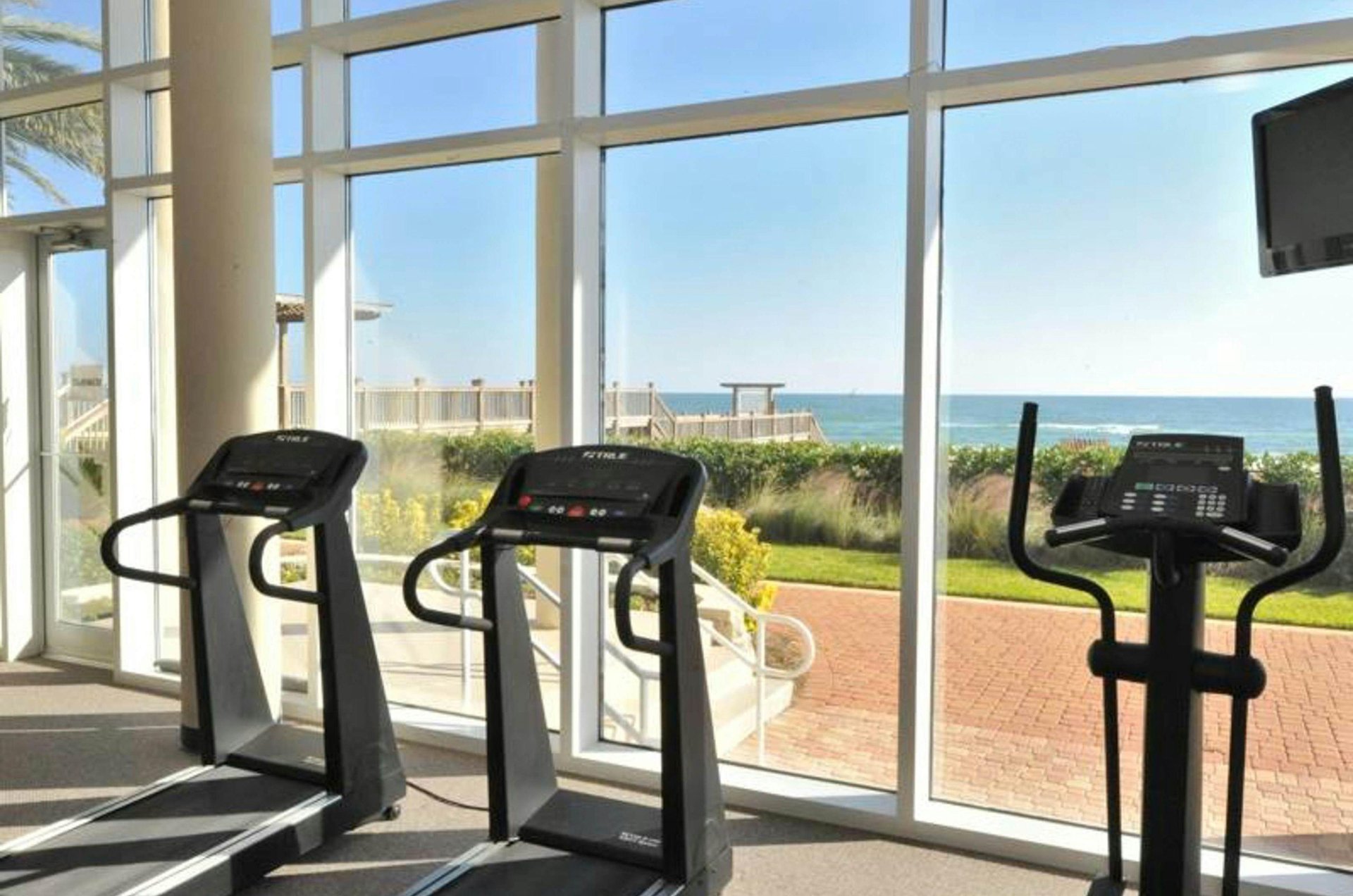 Cardio equipment overlooking the beach in the fitness center