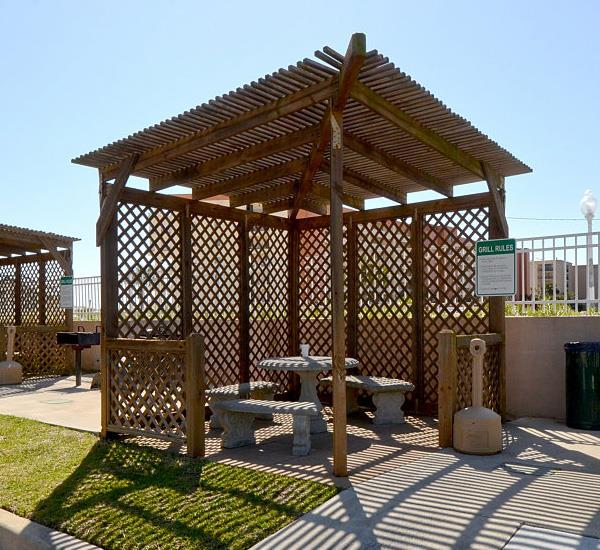 Shaded picnic area at Island Princess Fort Walton