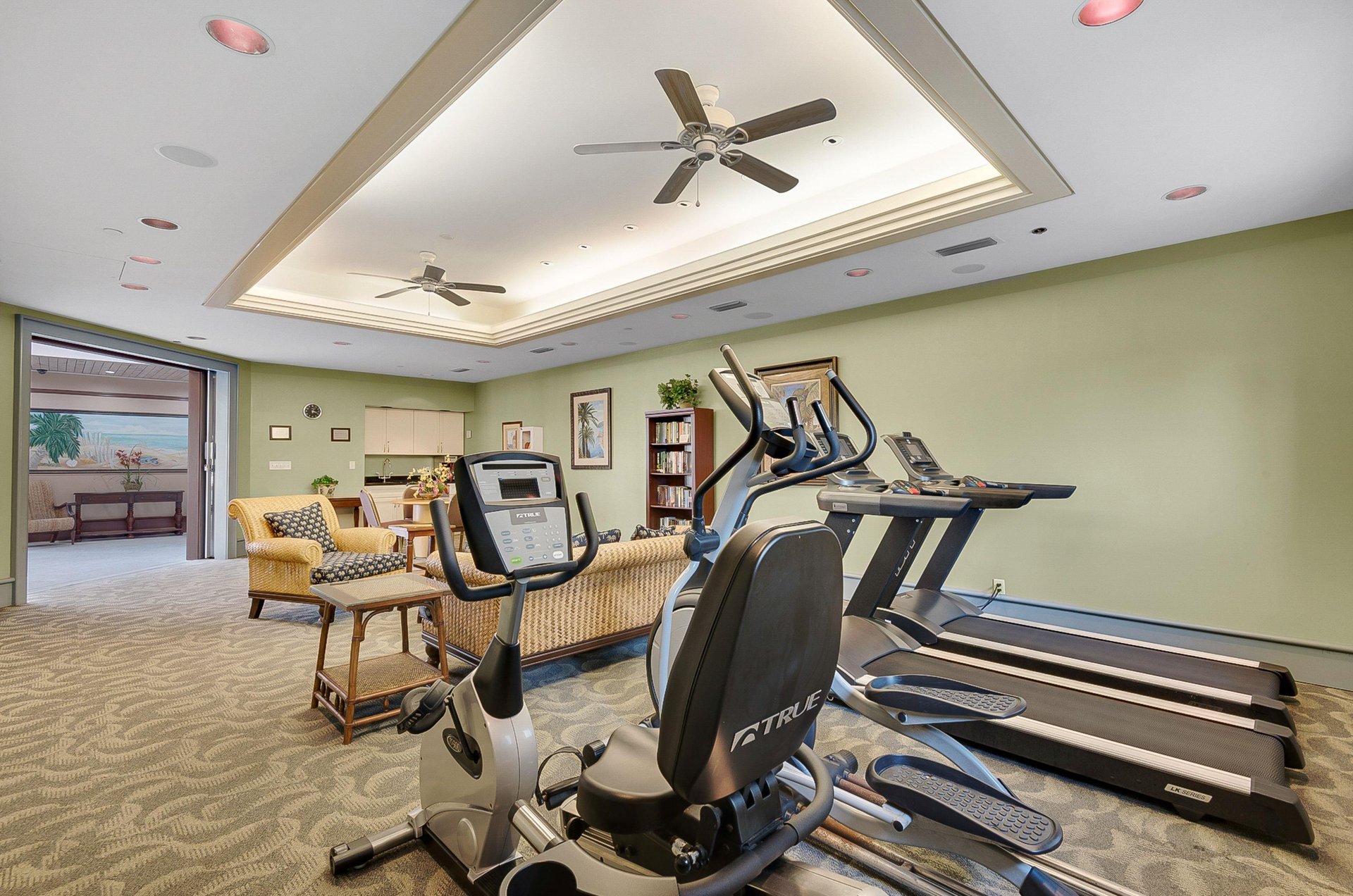 Guests can exercise, visit, and play games in the common room.