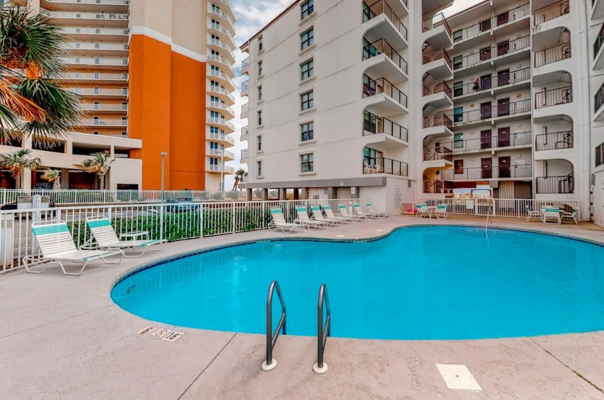 The outdoor swimming pool at Island Sunrise