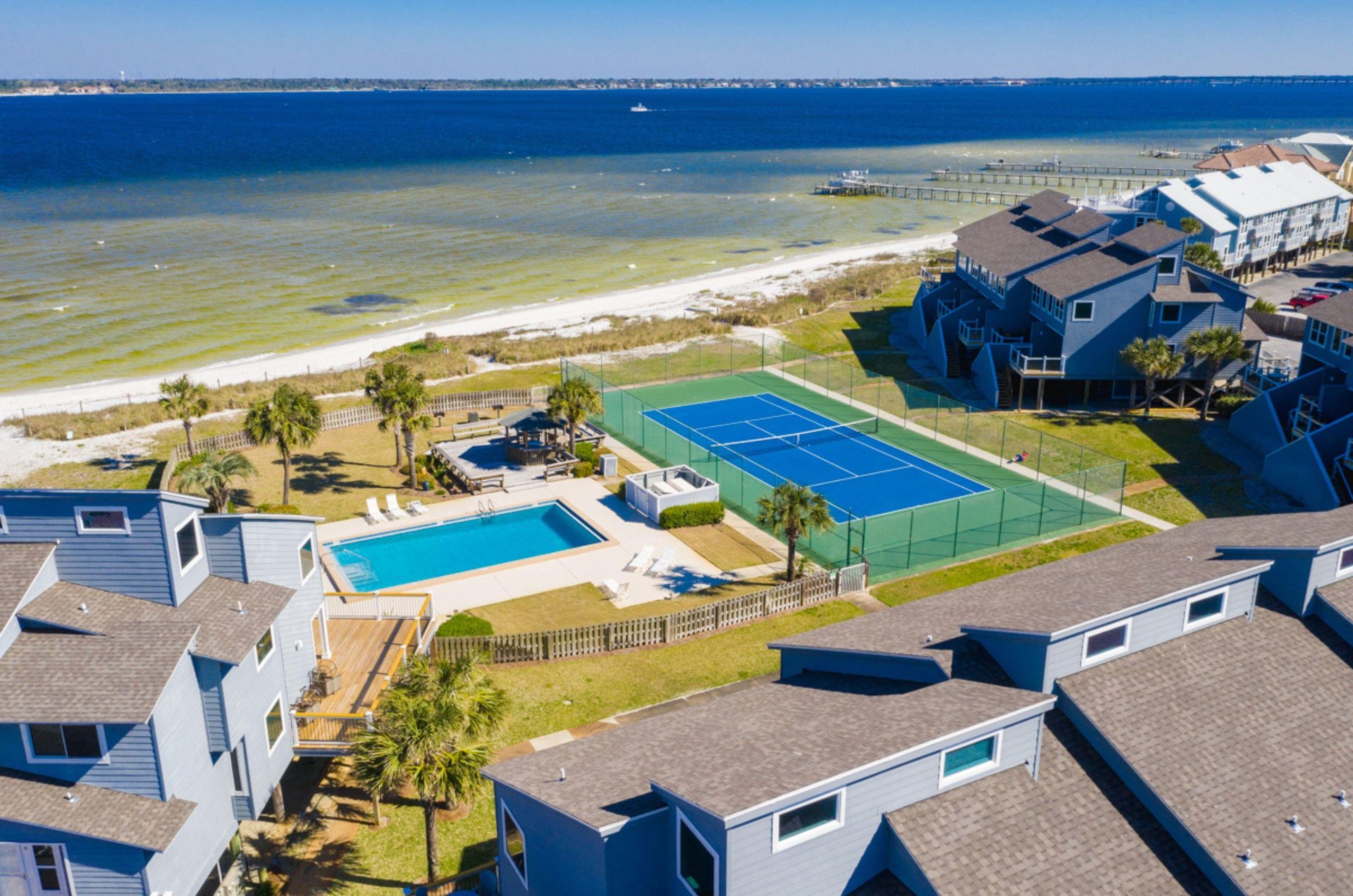 Each townhome unit offers easy ocean access on both sides