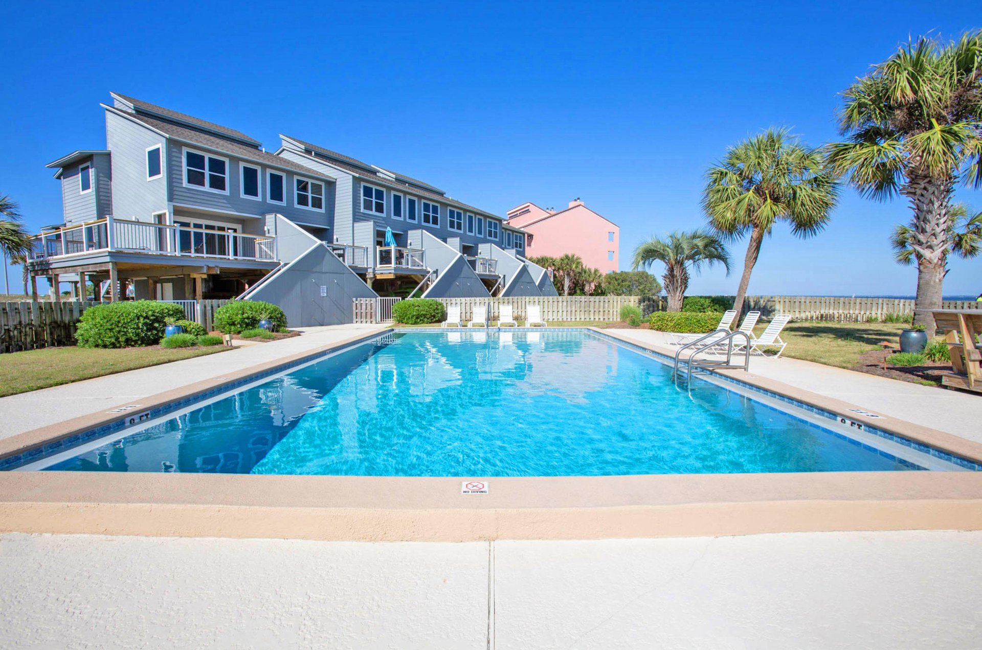 San DeLuna Townhomes outdoor pool