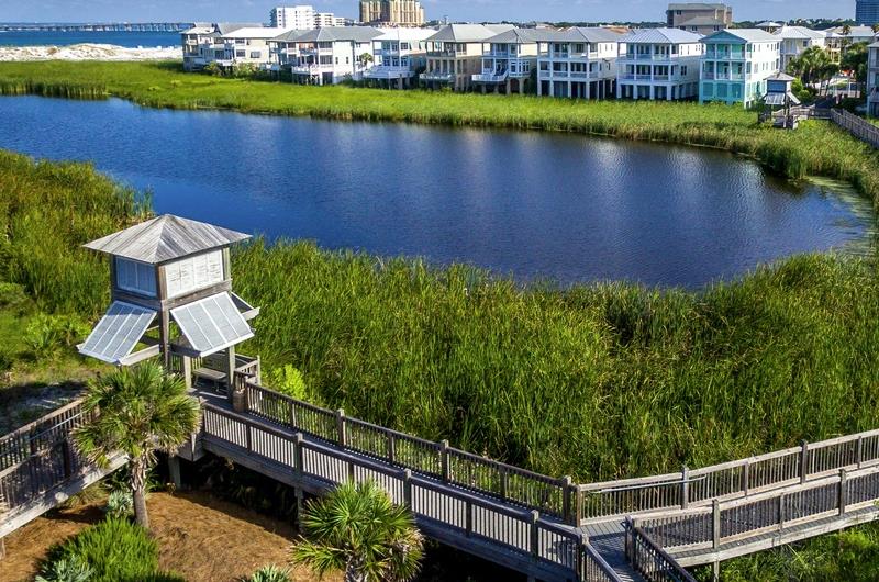 One of Destin Pointes two scenic lakes.