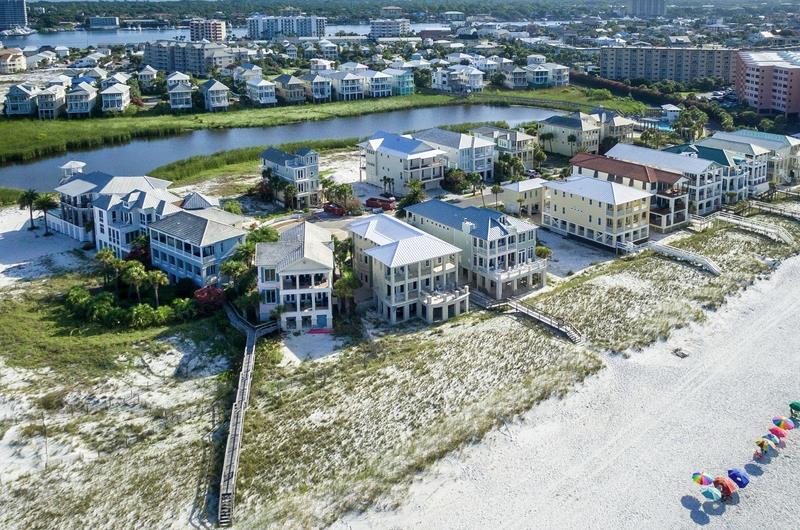 Many of the Gulffront singlefamily homes have boardwalks leading directly to the beach.
