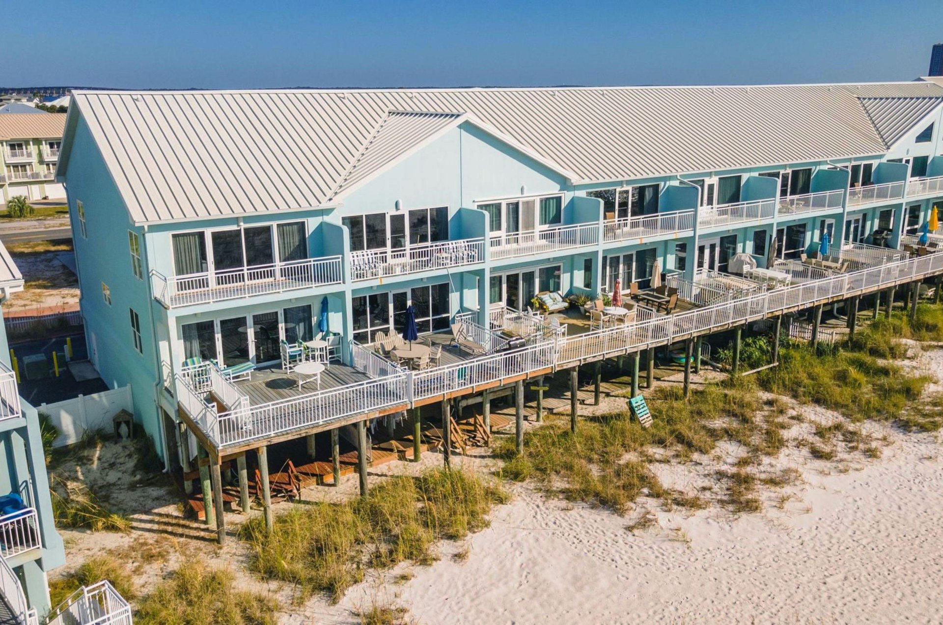 White Sands offers three level units directly on the coast