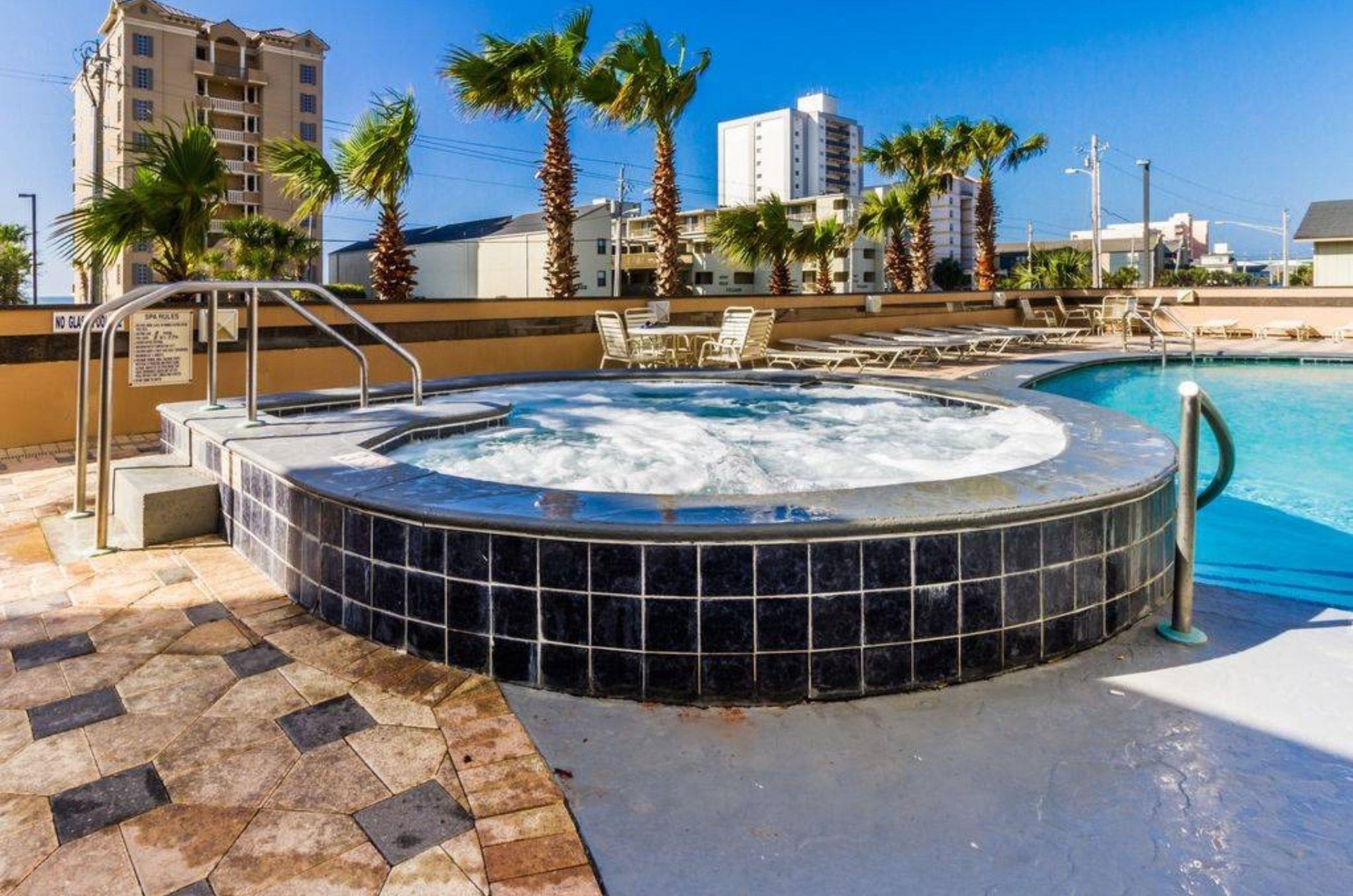 The outdoor hot tub at Crystal Towers in Gulf Shores Alabama