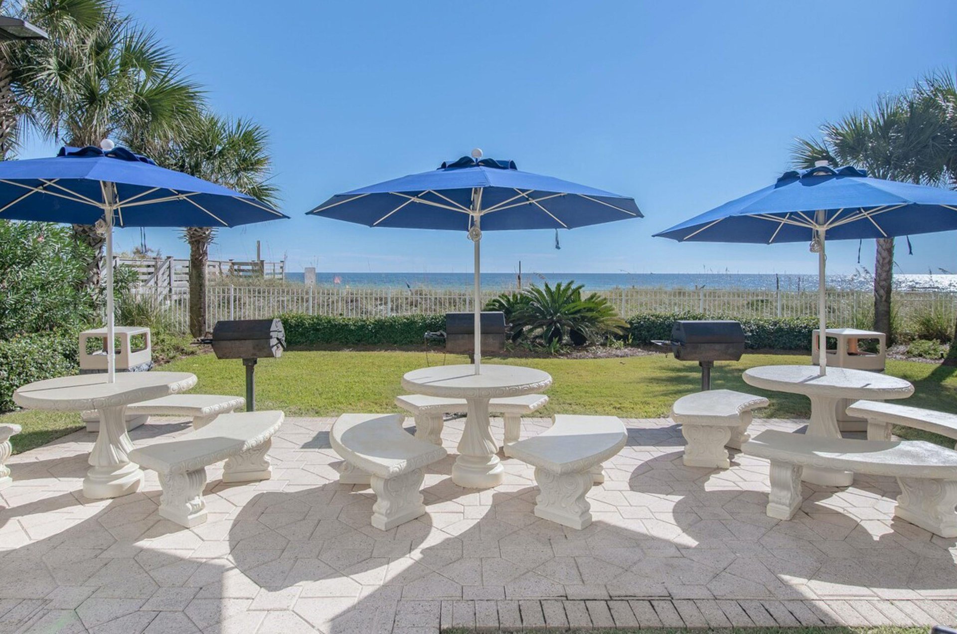 474165 Breakers East Condos  1558 0 202312 373