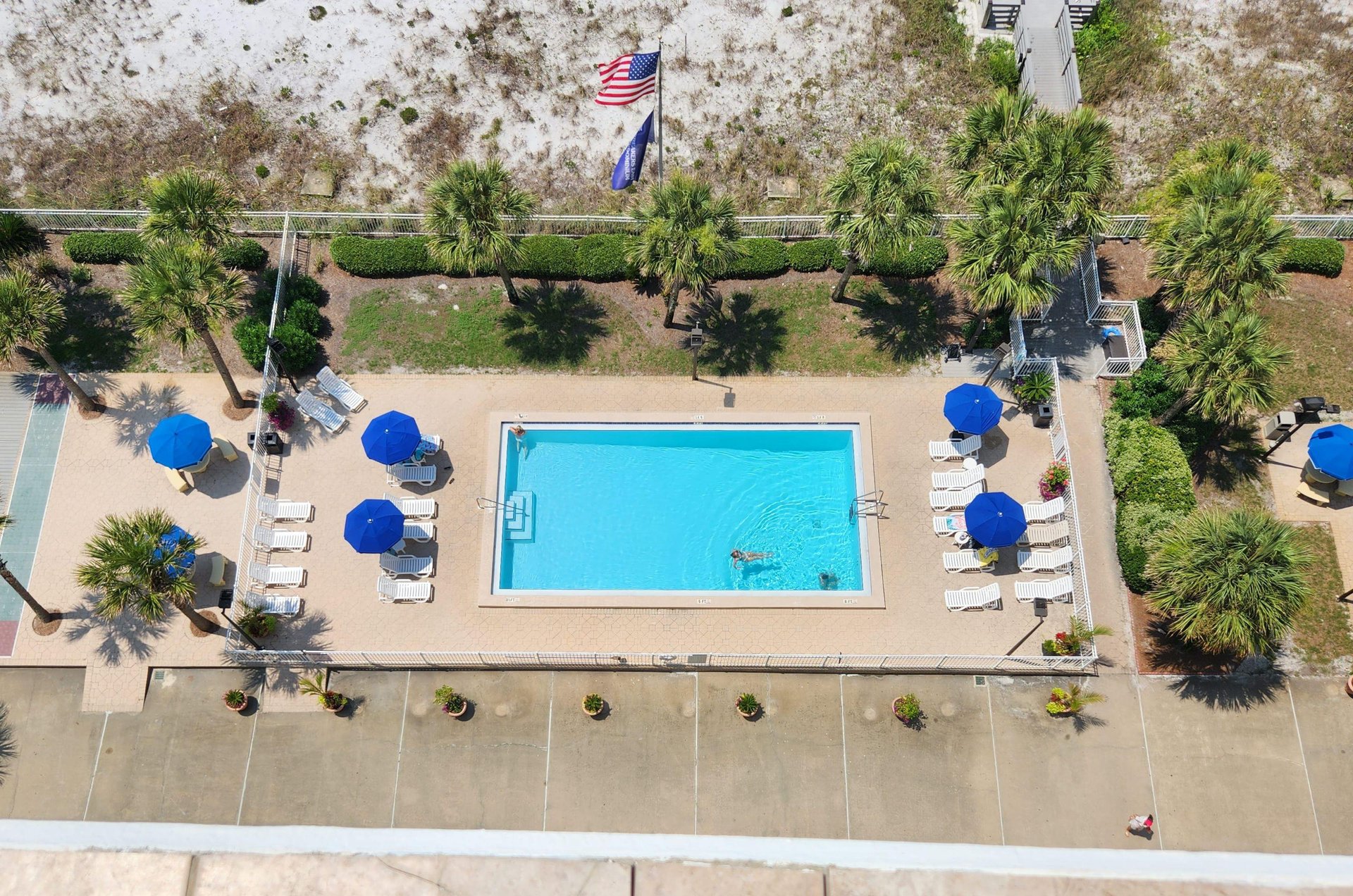 474166 Breakers East Condos  1558 0 202312 374