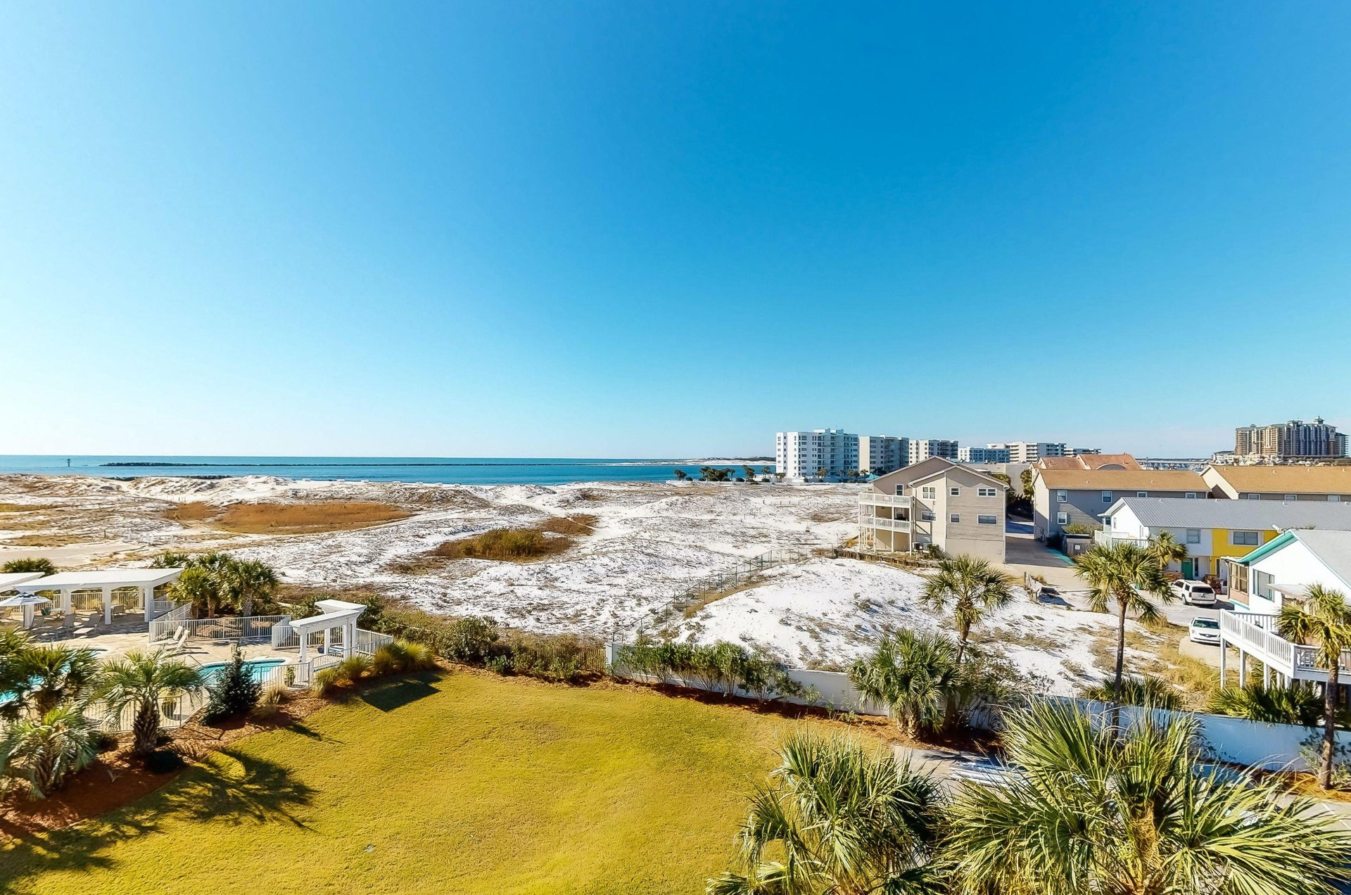 Magnolia House is on Destins Holiday Isle alongside the East Pass leading to Chocktawhatchee Bay