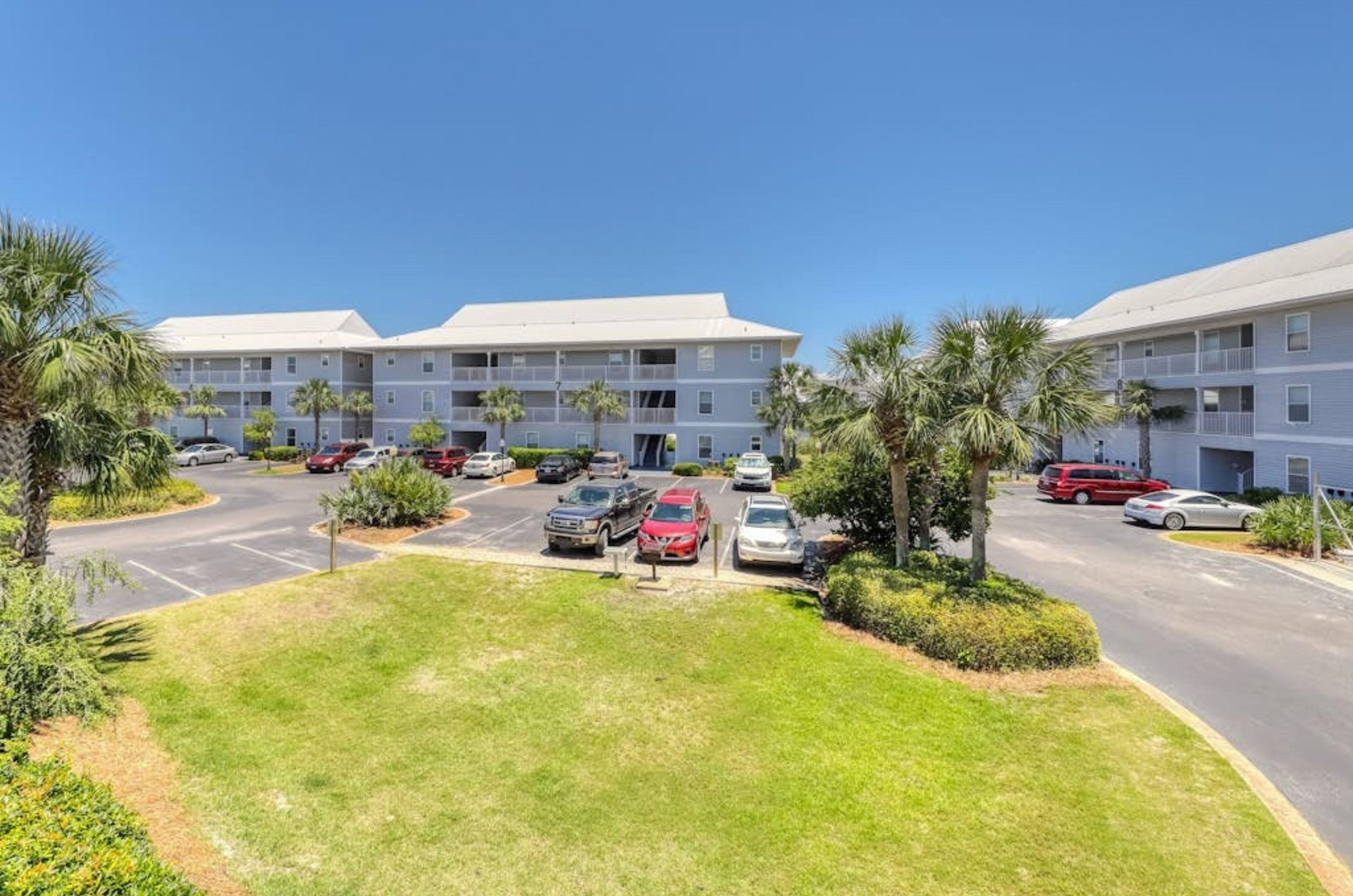 The units at Beachside Villas with complimentary parking spots in front of the complex