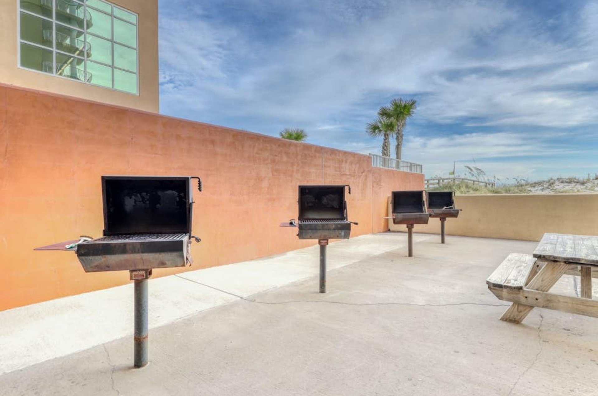 Grill outdoors at Island Royale in Gulf Shores, Alabama