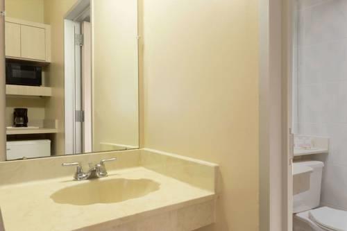 Howard Johnson Resort Hotel  St. Pete Beach Fl in St Petersburg FL 40