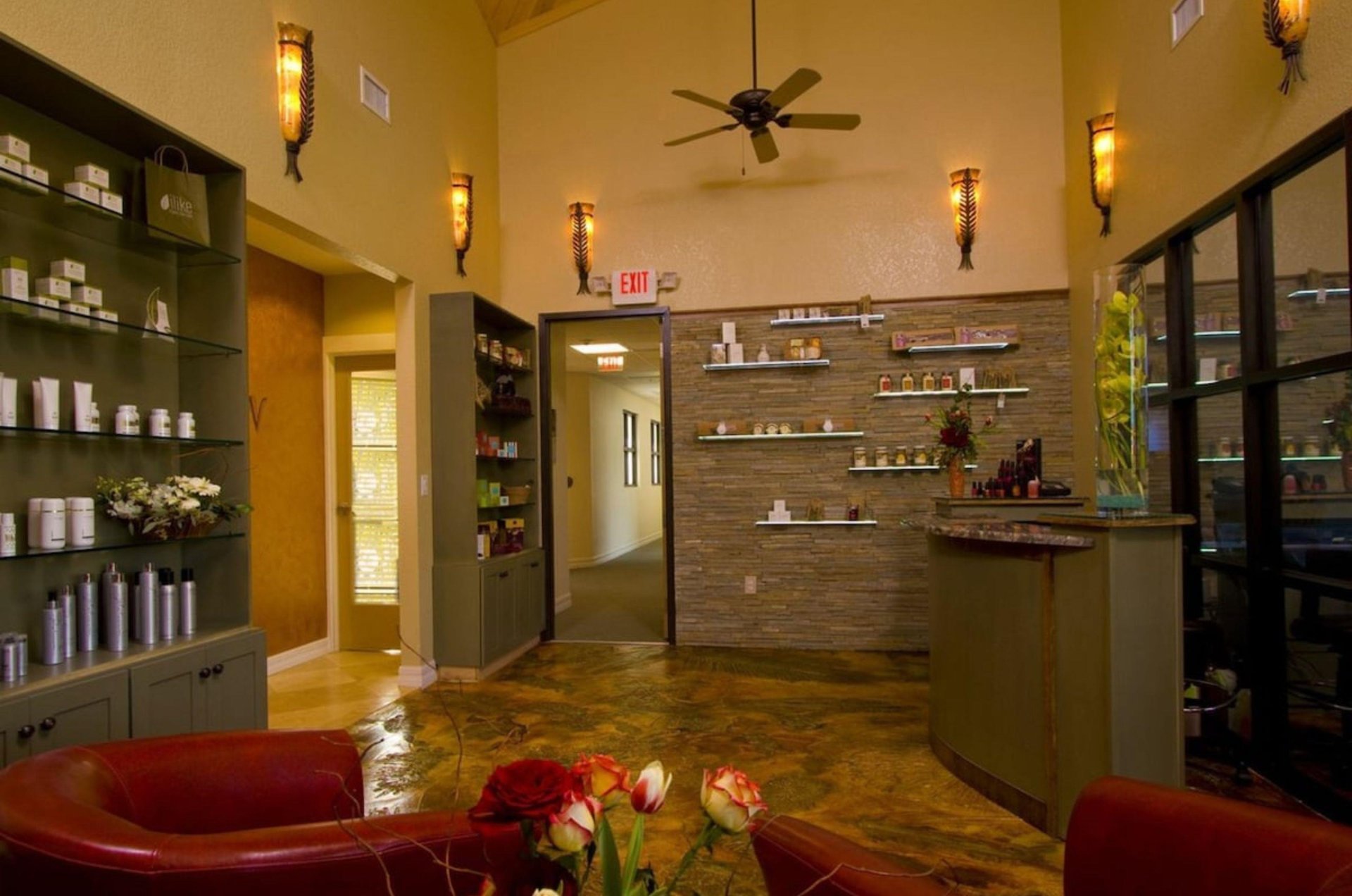 Tween Waters Inn boasts a relaxing spa and sauna