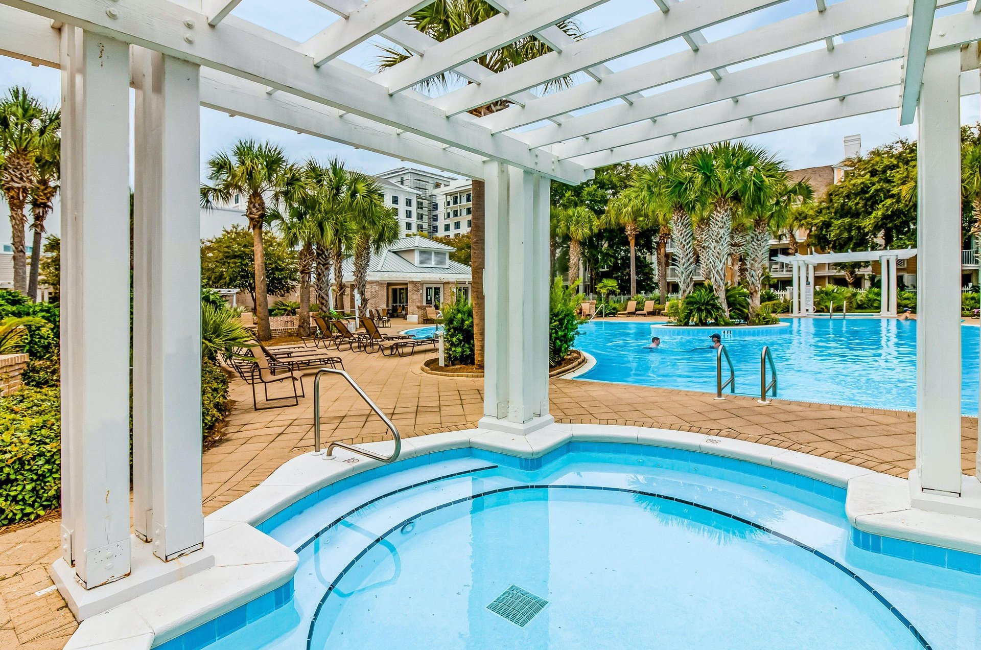 Pilot House at Sandestins hot tub and swimming pool