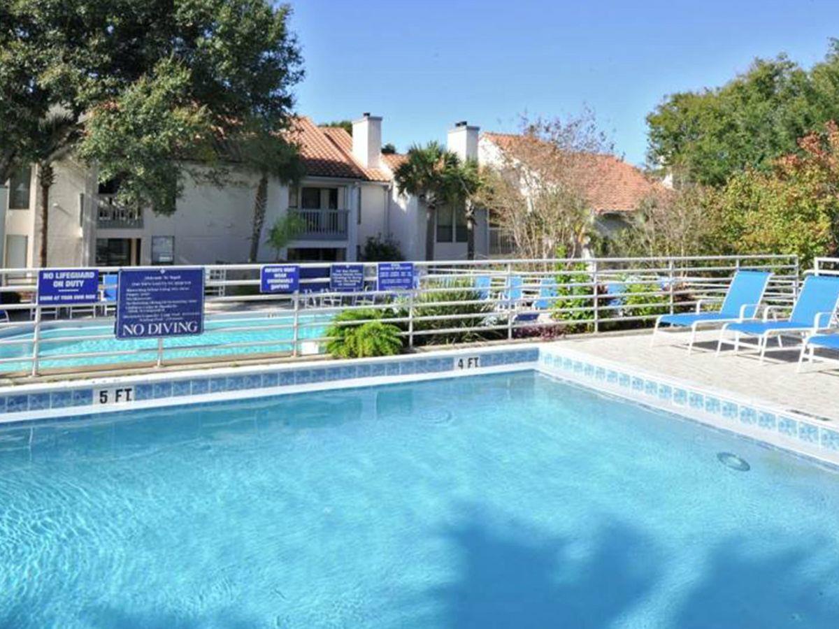 477022 Topsl Tennis Village  1880 0 202310 51313