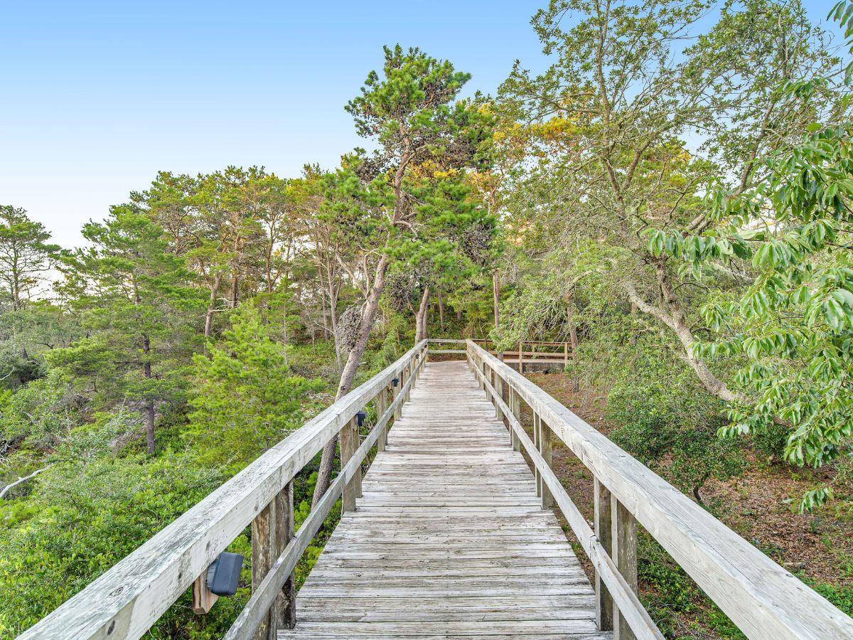 477027 Topsl Tennis Village  1880 0 202310 51318