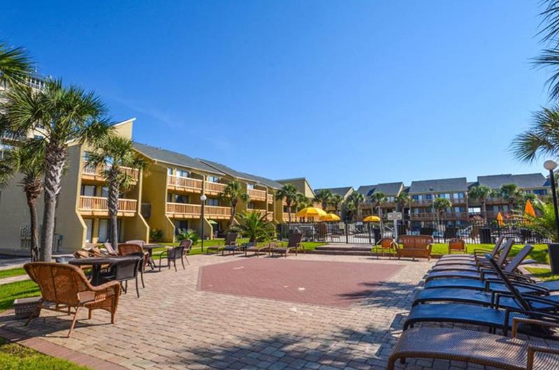 The grounds are beautiful at Largo Mar in Panama City Beach FL