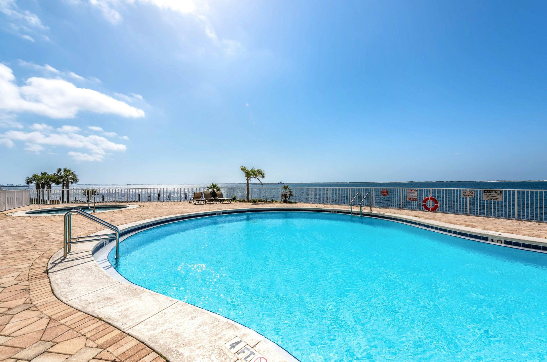 The beachfront outdoor swimming pool at Habour Pointe