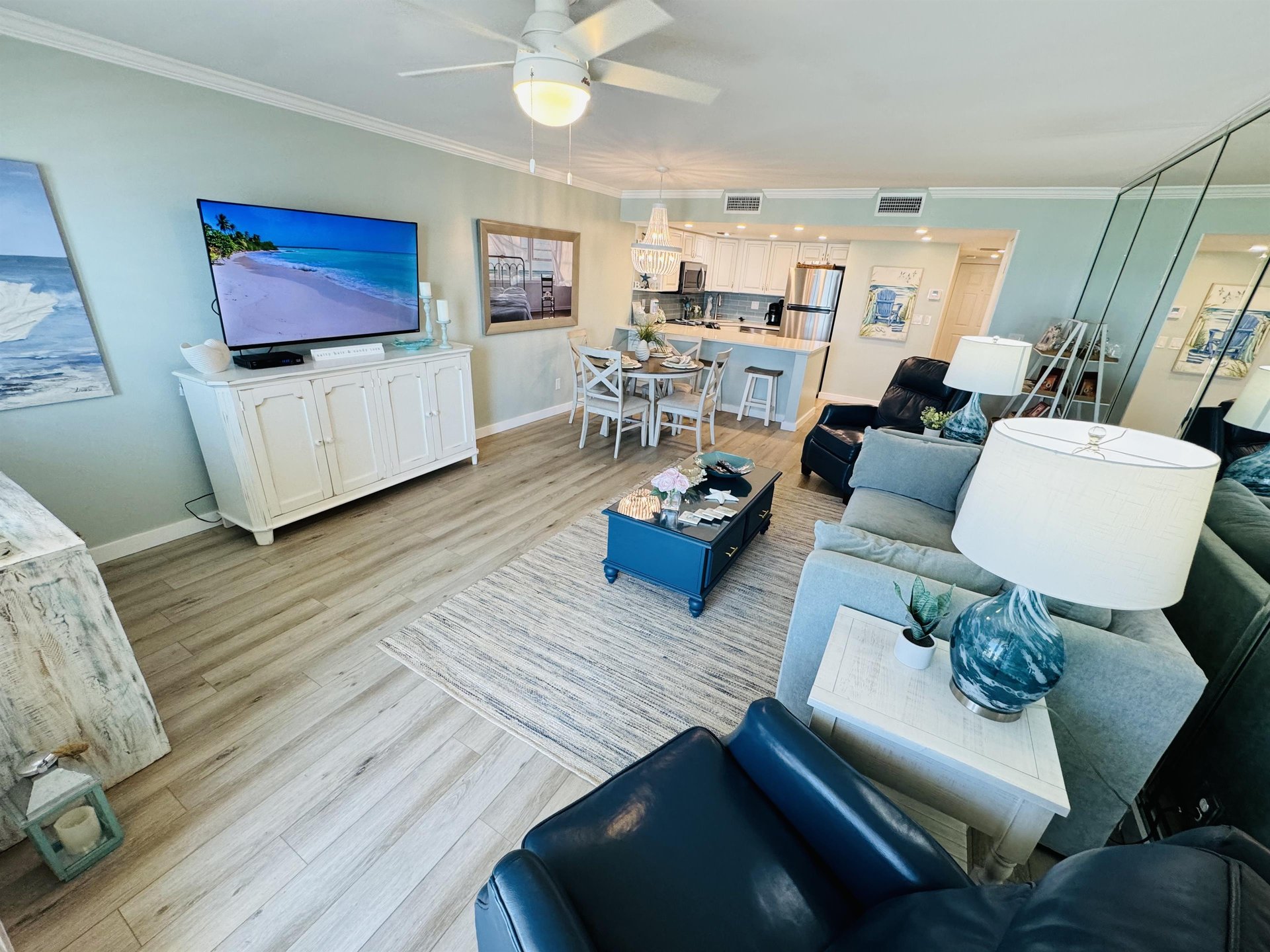 Holiday Surf and Racquet Unit 422 16