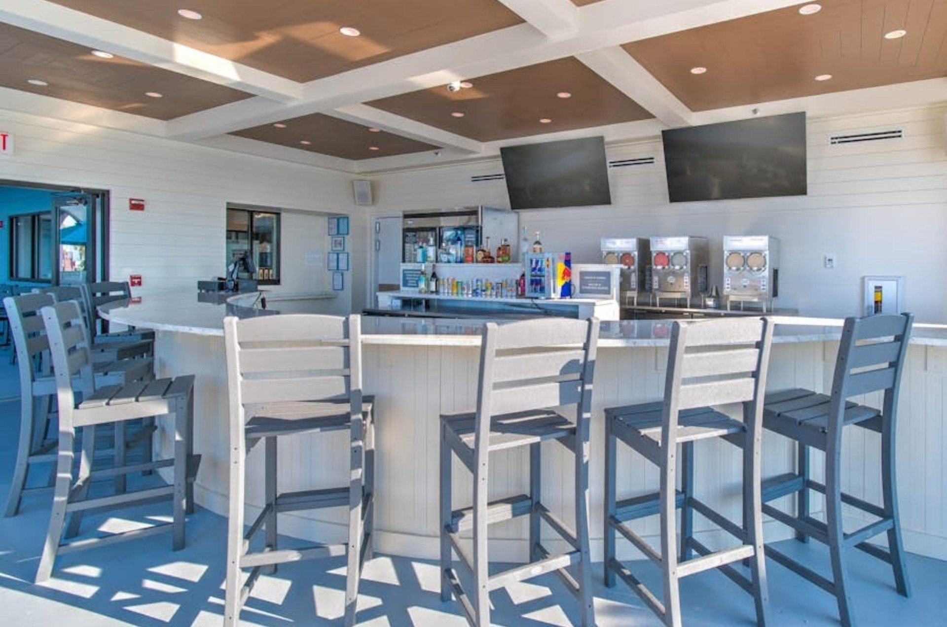 The poolside bar at Phoenix West II in Orange Beach Alabama