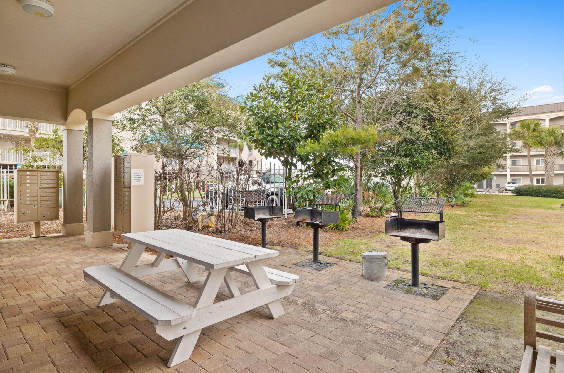 477414 Alerio Condos  1952 0 20239 5134