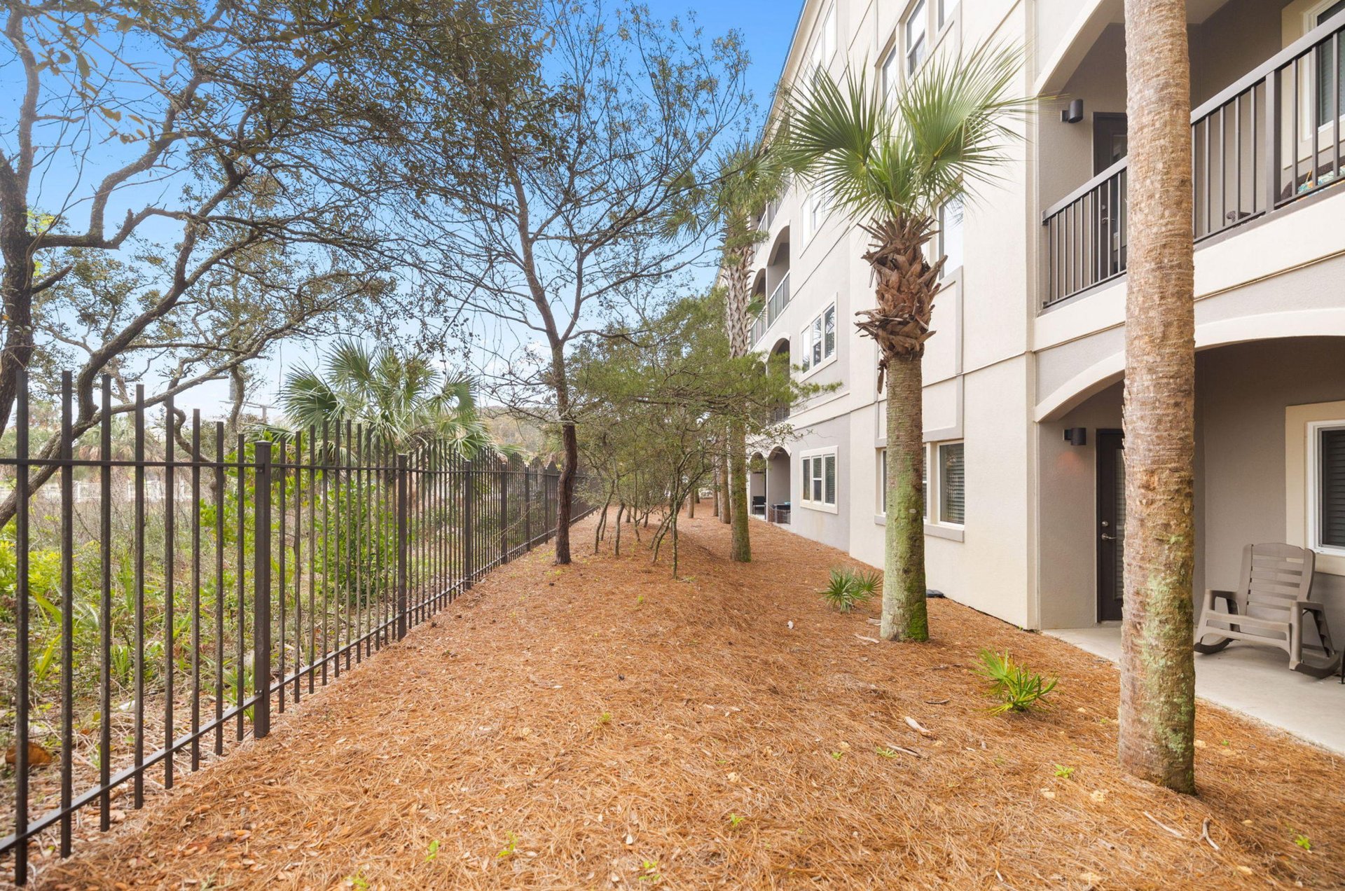 477415 Alerio Condos  1952 0 20239 5135