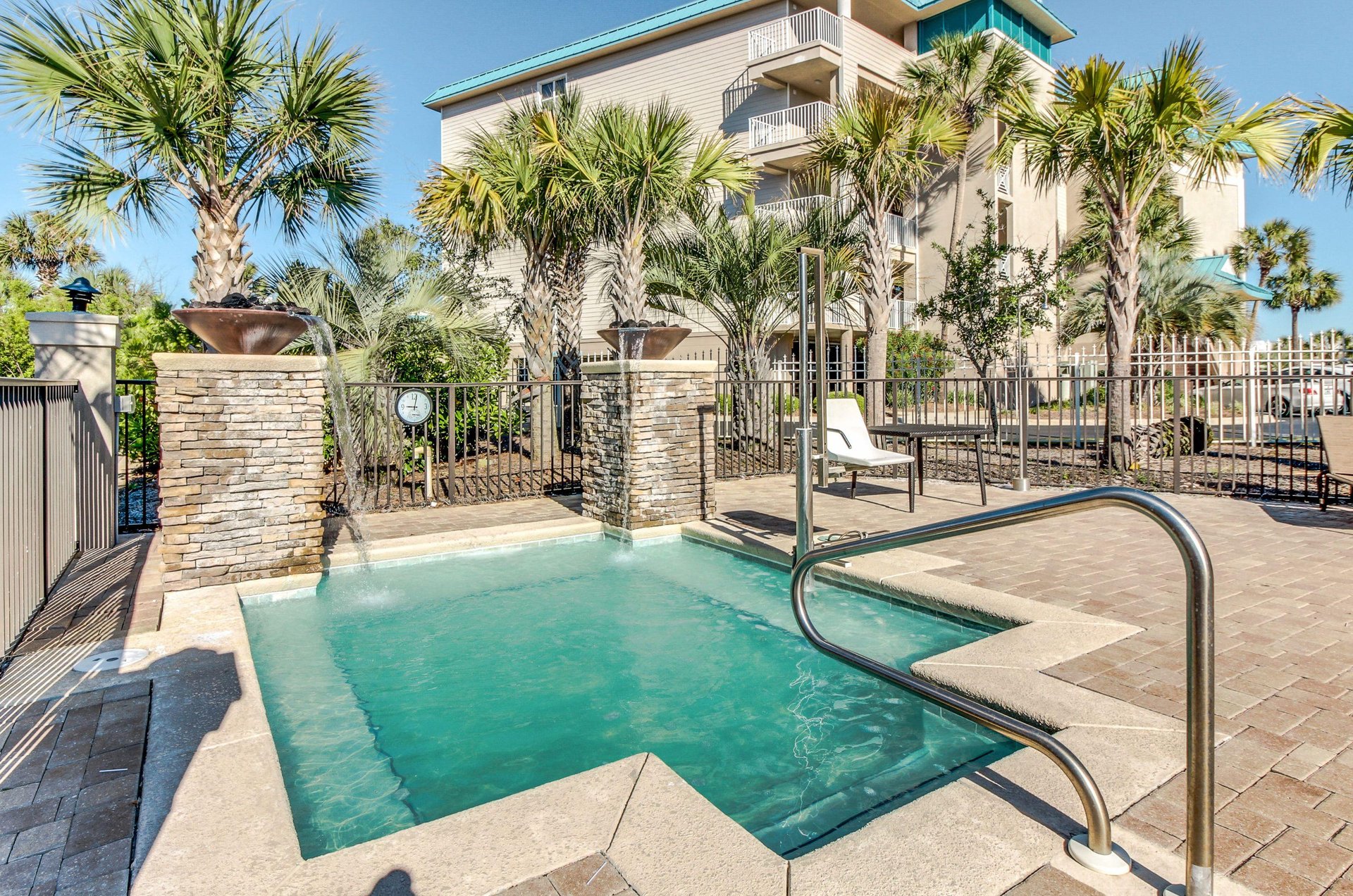 477417 Alerio Condos  1952 0 20239 5137