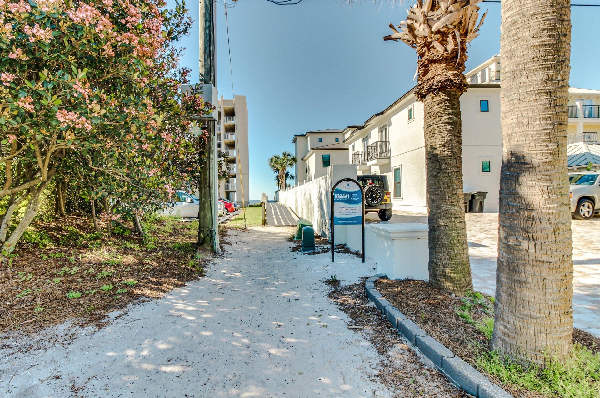 Beach access just across the street from Alerio