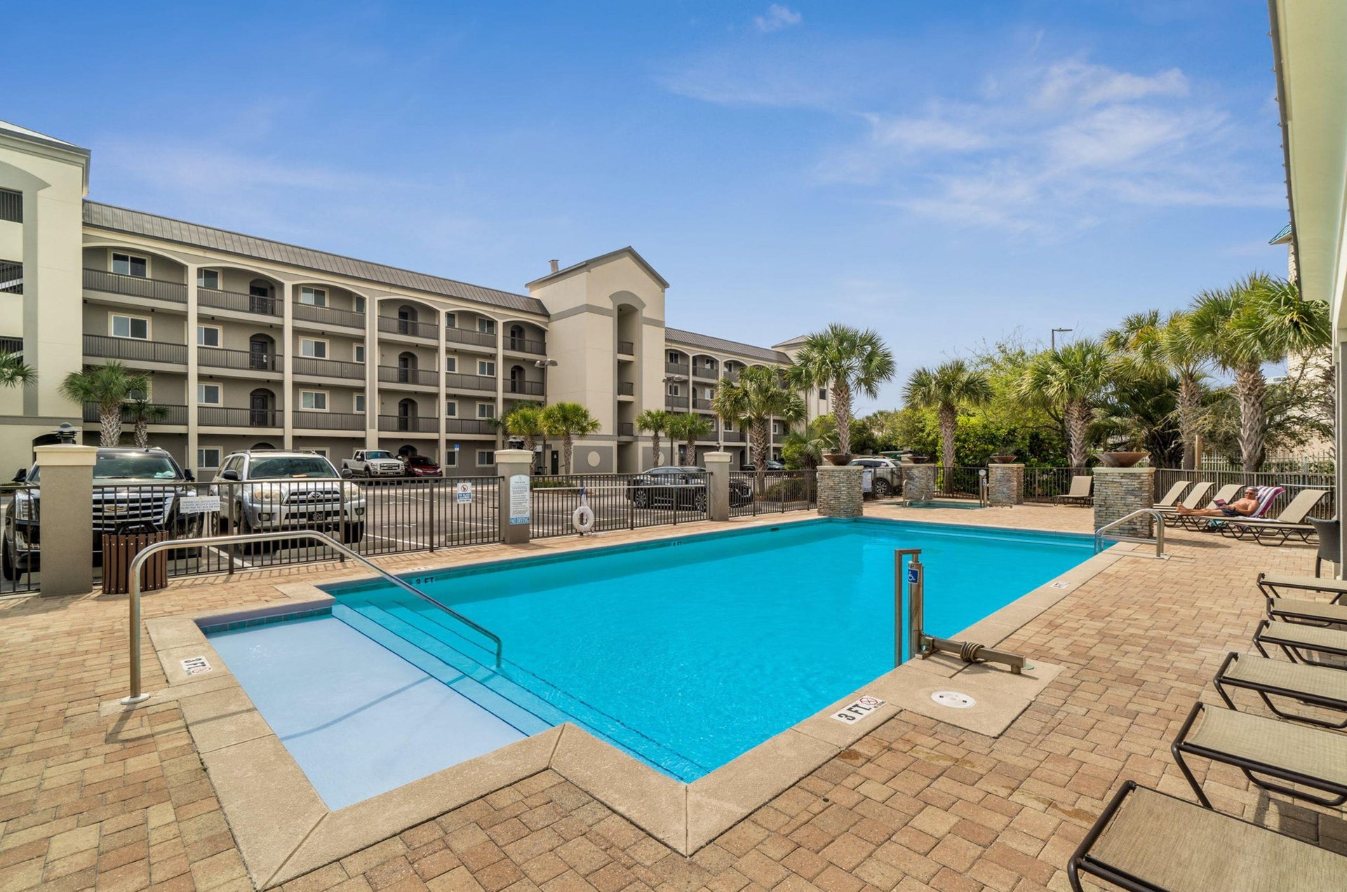 477422 Alerio Condos  1952 0 20239 51312