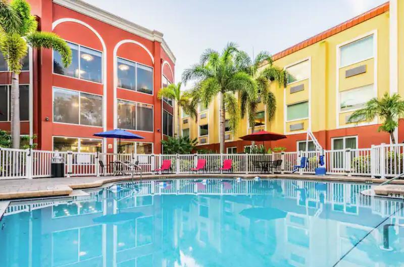 477548 Holiday Inn Express Bradenton West  1969 0 202111 5134