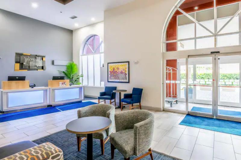 477550 Holiday Inn Express Bradenton West  1969 0 202111 5136