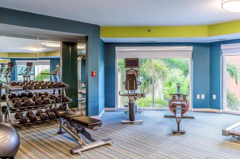 477551 Holiday Inn Express Bradenton West  1969 0 202111 5137