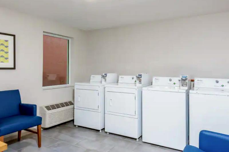 477552 Holiday Inn Express Bradenton West  1969 0 202111 5138