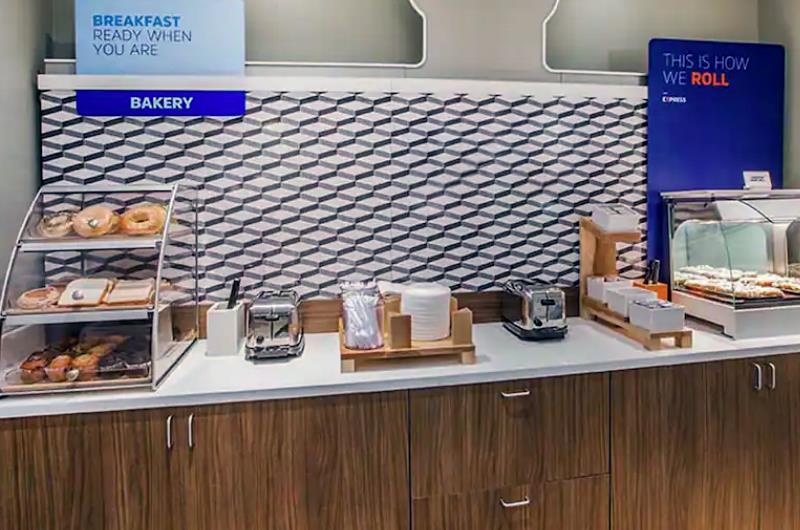 477554 Holiday Inn Express Bradenton West  1969 0 202111 51310