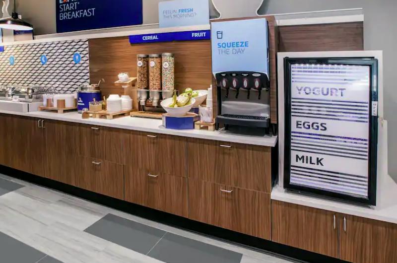 477555 Holiday Inn Express Bradenton West  1969 0 202111 51311