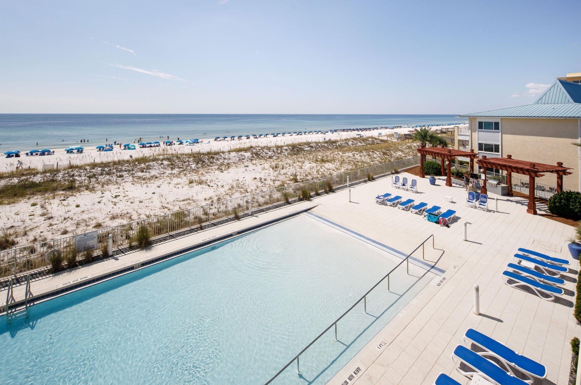 The zeroentry outdoor swimming pool