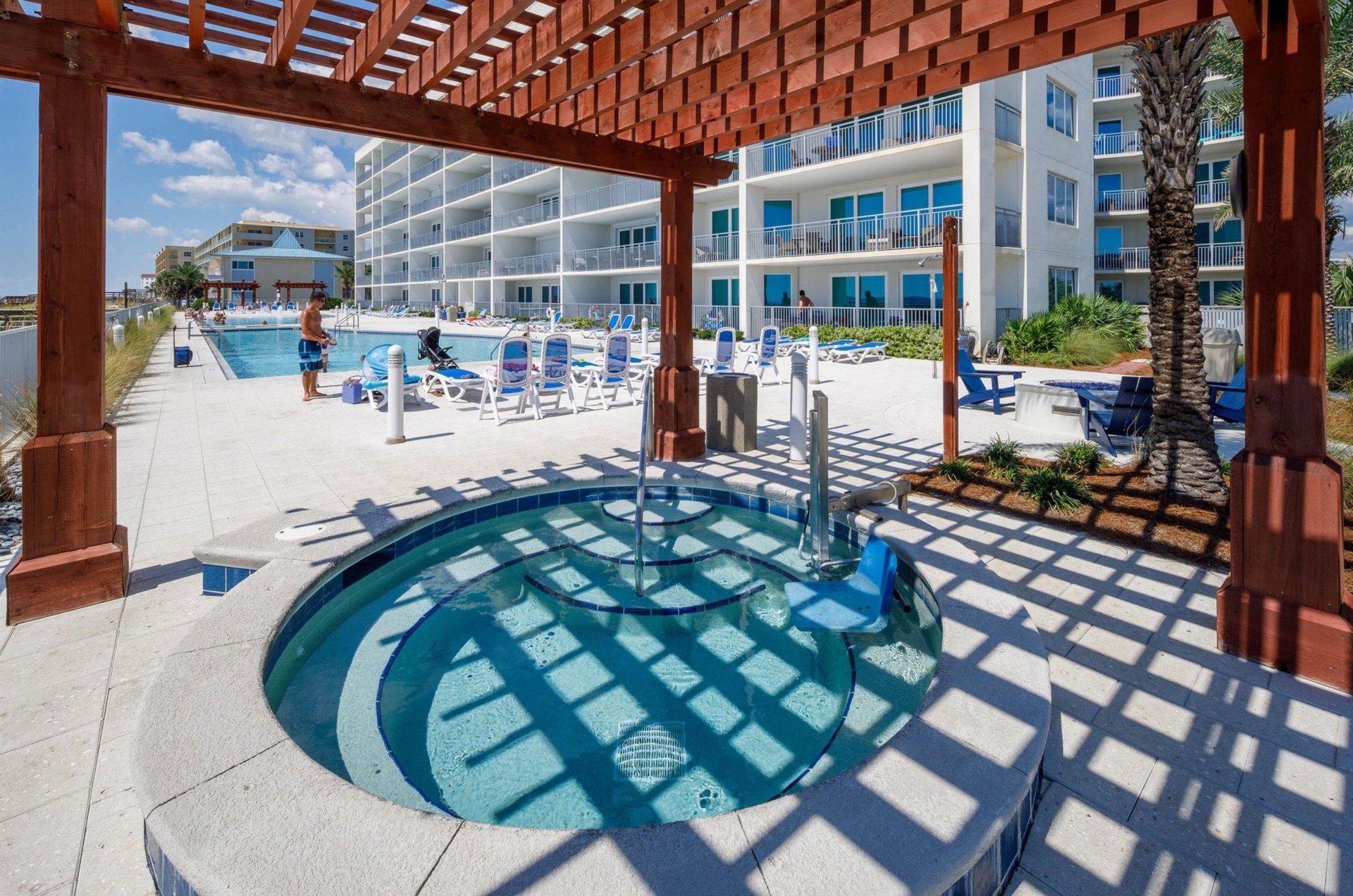The outdoor hot tub at Blu Condos