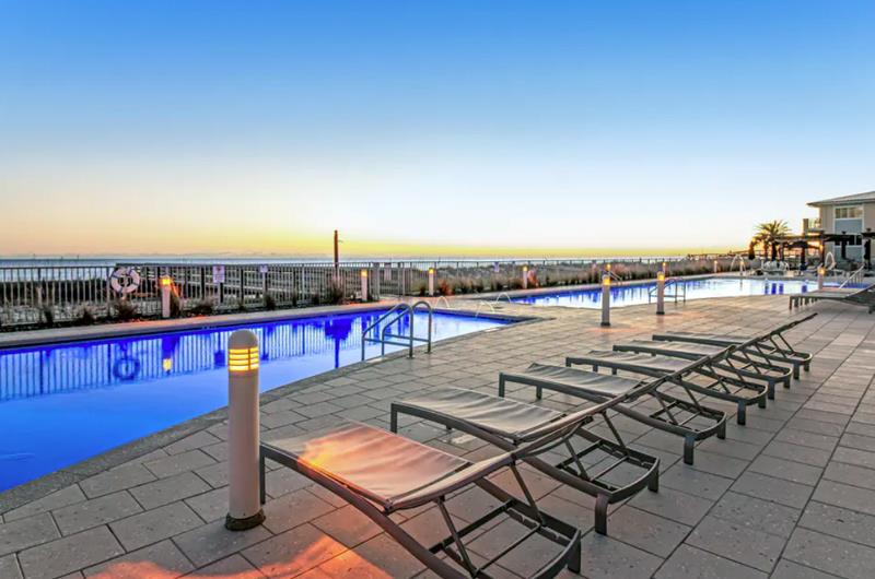 477586 Blu Condos  1972 0 202111 5137