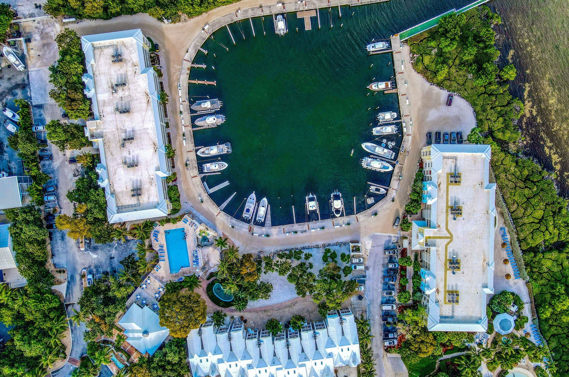 Aerial view of several vacation properties with easy access to boat docks.