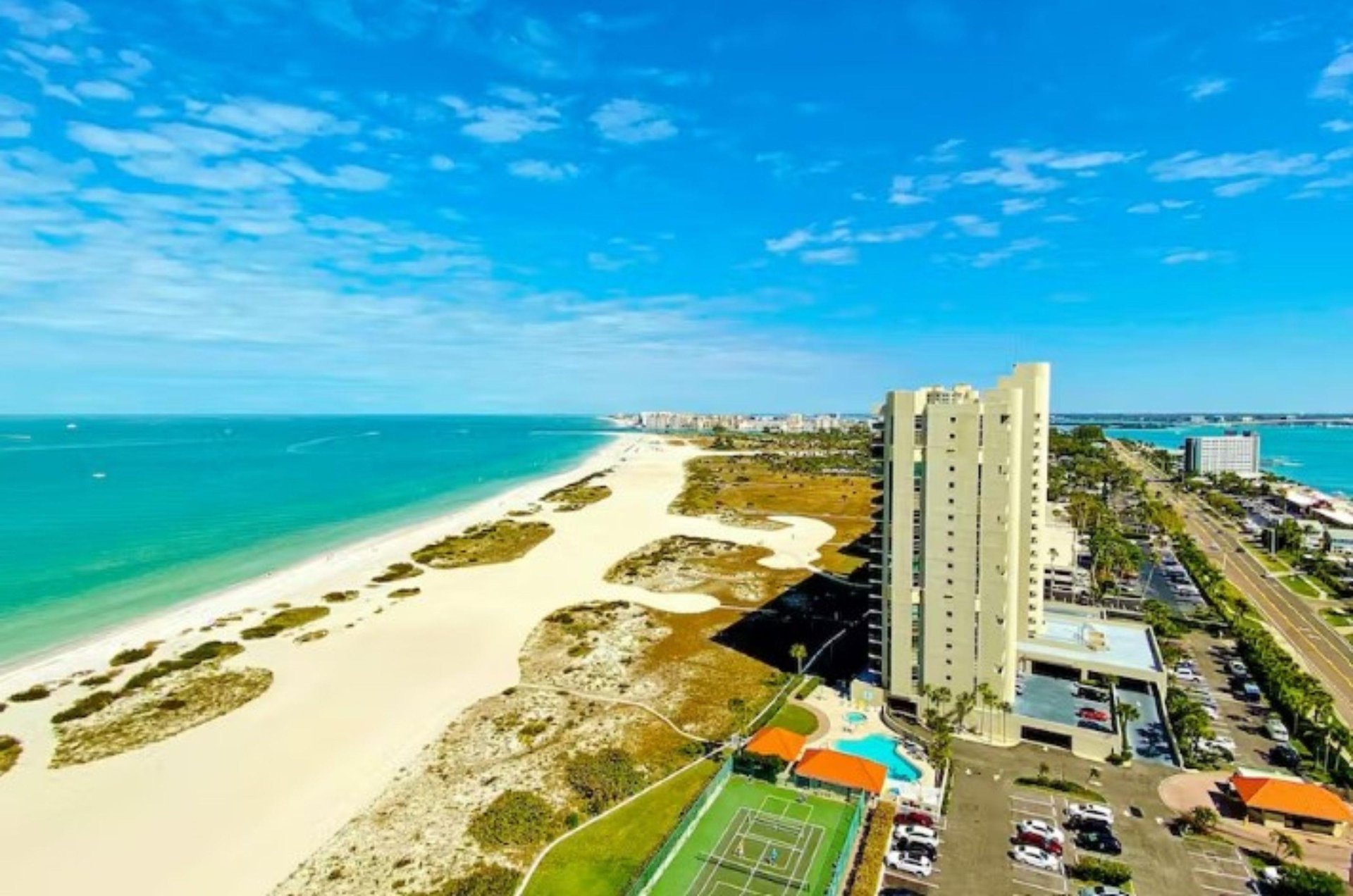 A deep Clearwater beach and turquoise waters of the Gulf of Mexico.