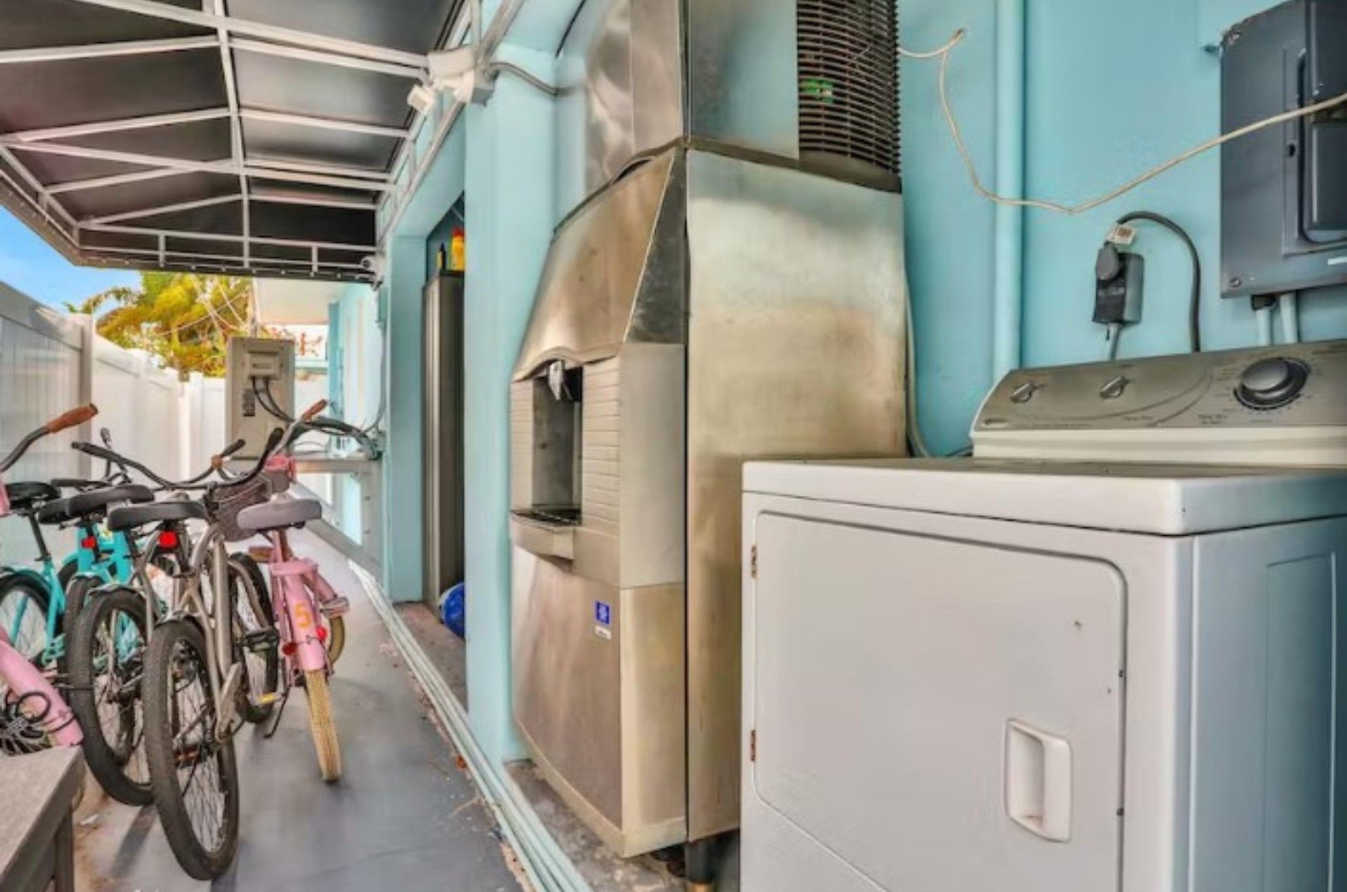 Guests have easy access to bicycles, an ice machine and laundry facilities.