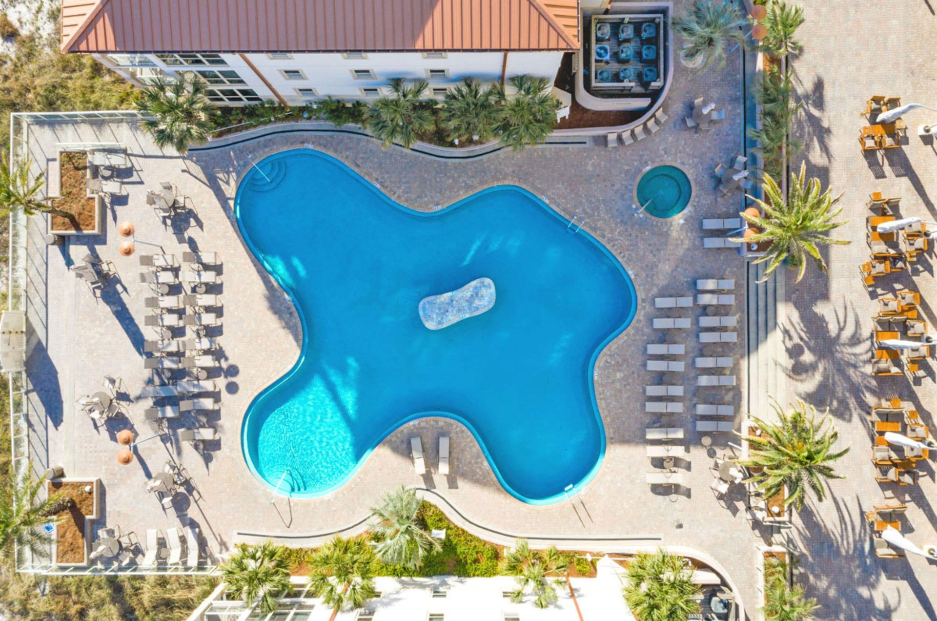 Amenities included an outdoor pool and hot tub