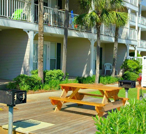 Enjoy a family cookout and picnic at Grand Caribbean Condo Rentals in Destin Florida